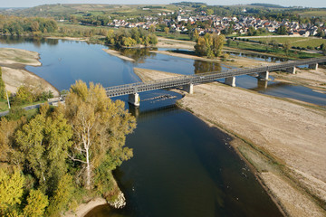 Fototapeta premium Pont de Pouilly-sur-Loire vue du ciel 58