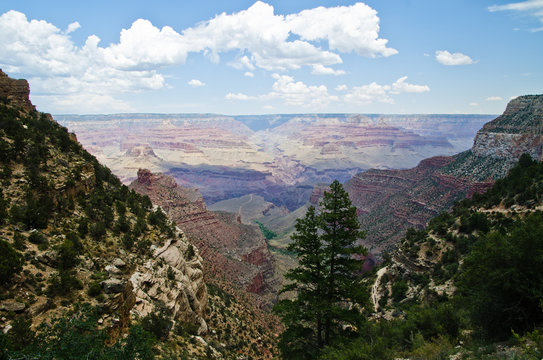 View of the Grand Canyon from the trail to the bottom