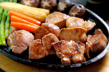 Grilled steak with vegetables