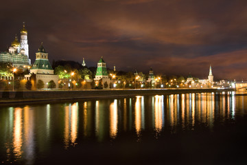 Fototapeta na wymiar Kremlin wall and Moscow river at night
