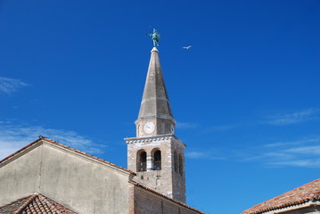 Fototapeta na wymiar Dzwonnica Bazyliki stopnia, Włochy