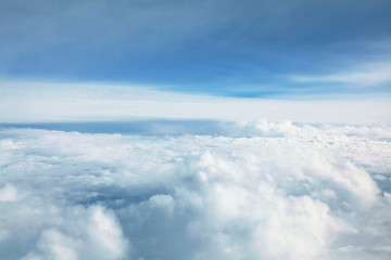 Fototapeta na wymiar Krajobraz nad chmurami
