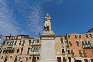 Fototapeta na wymiar statue of Niccolo Tommaseo, Venice,Italy