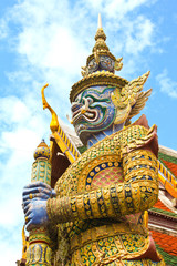 Fototapeta na wymiar Statua opiekun w Wat Phra Kaew Grand Palace Bangkok