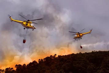 Foto auf Acrylglas Hubschrauber Waldbrand