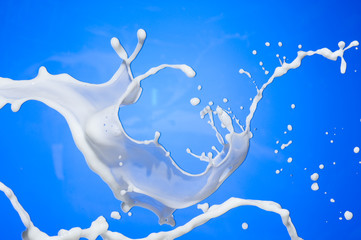 Obraz na płótnie Canvas Rozpryskiwania mleka