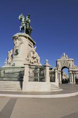 Fototapeta na wymiar Statue in Lisbon