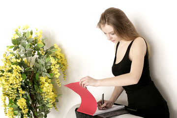 Mädchen mit Schreibblock