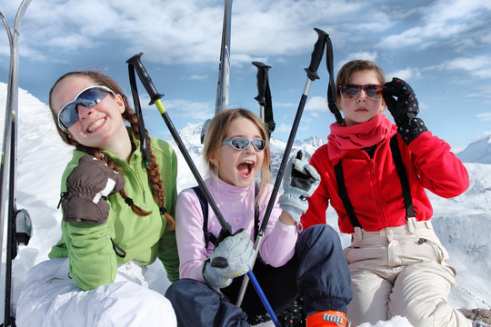 Ski enfants heureux