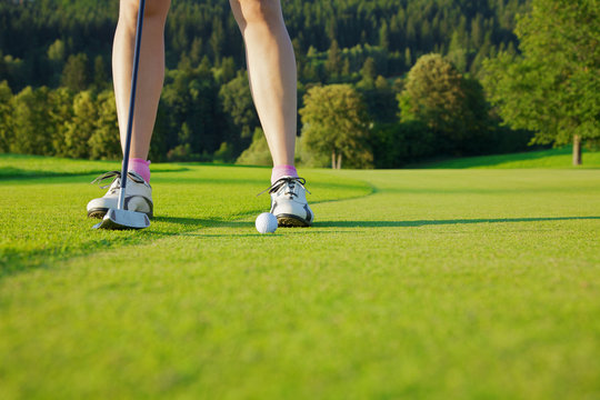 Golf playing woman