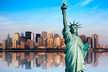 Naklejka premium Statua Wolności na Manhattanie w Nowym Jorku
