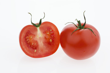 Tomate auf  weißem Hintergund