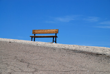 Fototapeta na wymiar lonely bench