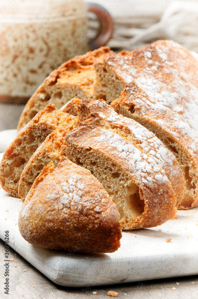 Wall mural Close-up on sliced bread