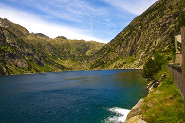 Fototapeta na wymiar Lago de montaña