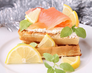 gaufre, fromage et saumon