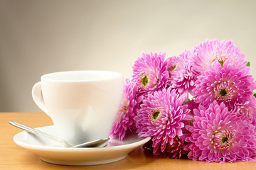 Fototapeta na wymiar cup and a bouquet of beautiful flowers