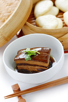 chinese braised pork belly, dongpo pork, with buns