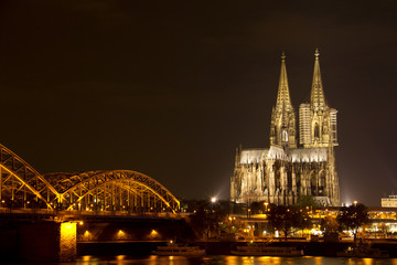 Kölner Dom bei Nacht