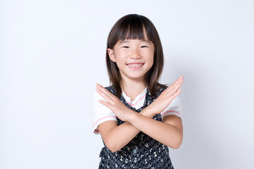 バツマークの女の子