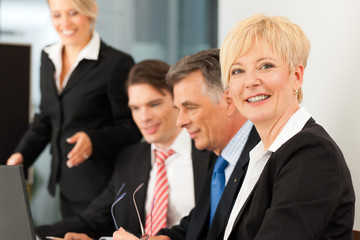 Business - Besprechung in einem Büro