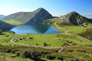 Lago Enol. Lagos de Covadonga, Asturias.