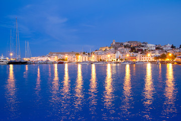 Fototapeta na wymiar Ibiza wyspa nocy miasta Eivissa