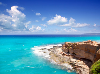 Fototapeta premium Cala en Baster in Formentera mountains