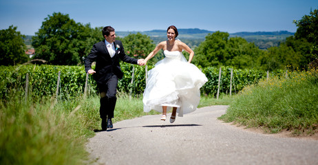 Fototapeta premium running bride