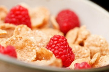 Cornflakes with milk and raspberries