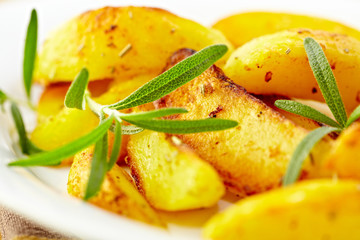 Pan cooked potatoes with rosemary