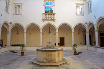 Fototapeta na wymiar Klasztor Braci Mniejszych, w Piran
