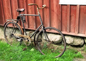 Fototapeta na wymiar Old rusty bike
