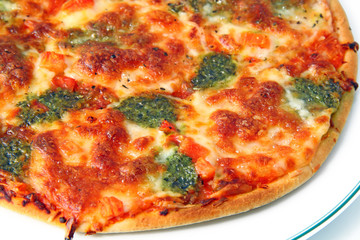 Pizza tomate mozzarella basilic