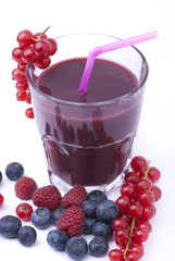 succo di frutta con ribes mirtilli  e lamponi