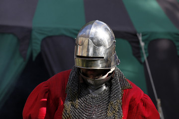 Armure de chevalier sur un marché médiéval