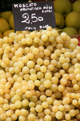 Süsse Trauben auf dem Markt von Bozen