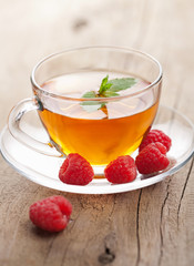 tea with mint and berry