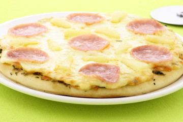 delicious hawaiian pizza