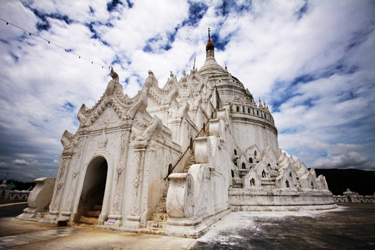 Hsinbyume Paya: antico templio buddhista a Mingun, Myanmar