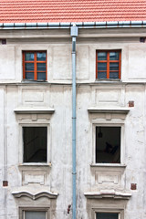 Fototapeta na wymiar Immeuble en rénovation - Dépose des fenêtres