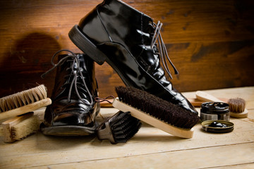 Calzolaio - Lucidare le scarpe
