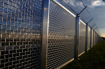 security fence barbed wire - obrazy, fototapety, plakaty