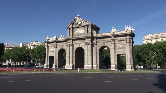 Puerta de Alcala side 40