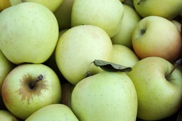 Fresh green apple in supermarket
