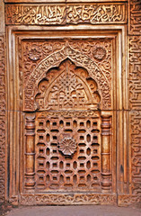 Qutub Minar, rovine e sito archeologico