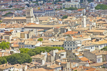 Fototapeta na wymiar Widok z lotu ptaka miasta Nimes, Francja