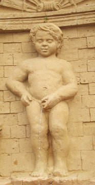 Sculpture from sand the pissing boy