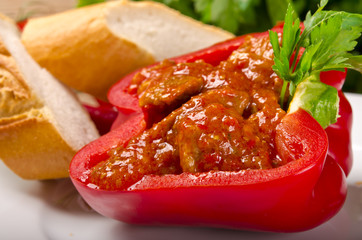 Gefüllte Paprika (mit Fleisch)