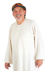 Mann trägt einen Kaftan